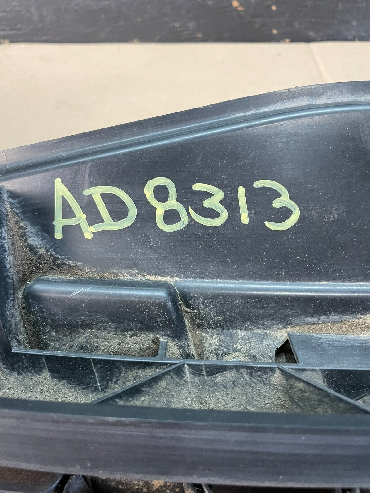 2007 - 2009 Mazda CX9 CX-9 Front Upper Grill Grille Emblem AD8313 DG5
