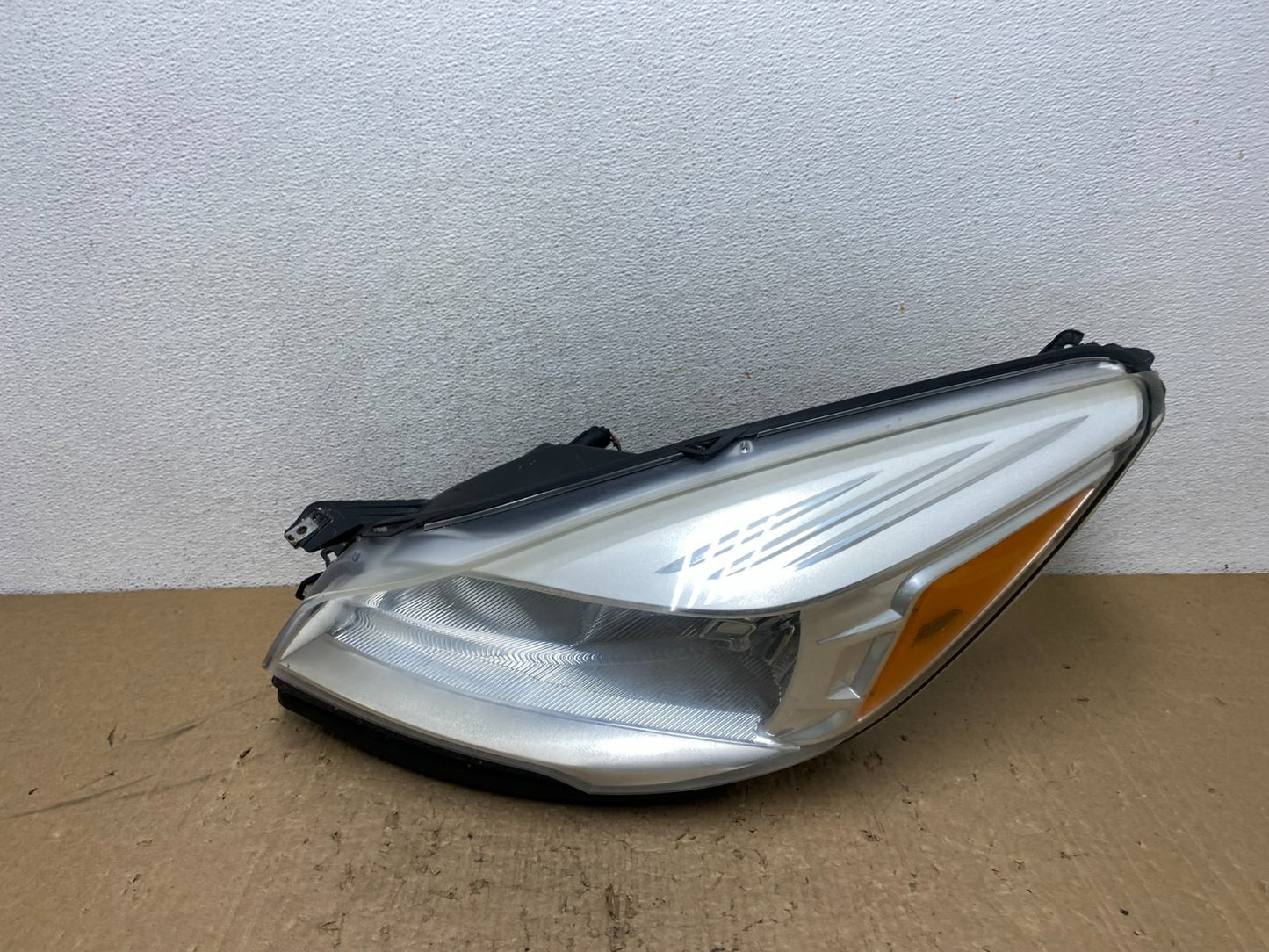 2013 - 2016 Ford Escape Headlight Left Driver Lh Side Halogen AG1440 DW0