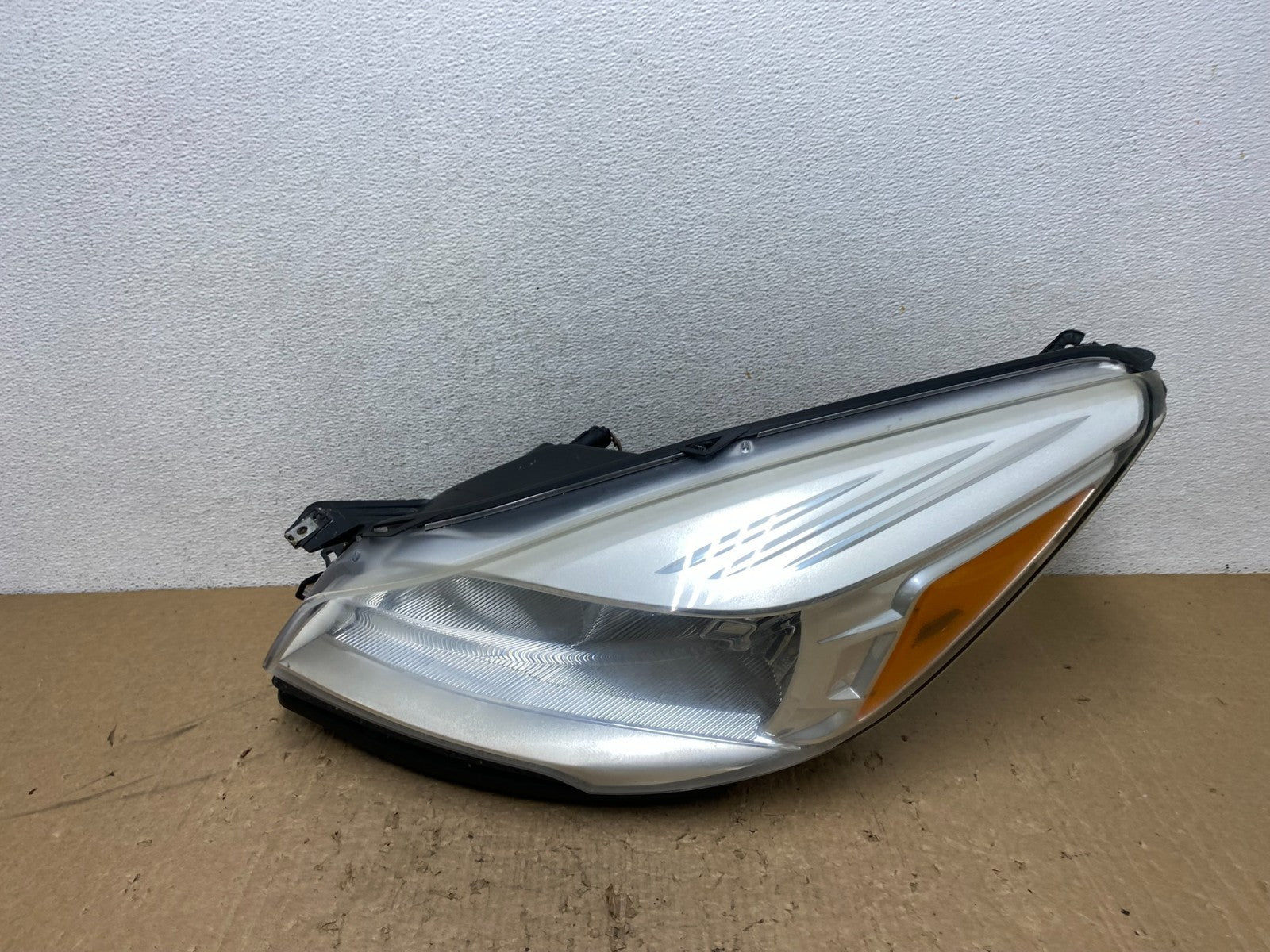 2013 - 2016 Ford Escape Headlight Left Driver Lh Side Halogen AG1440 DW0