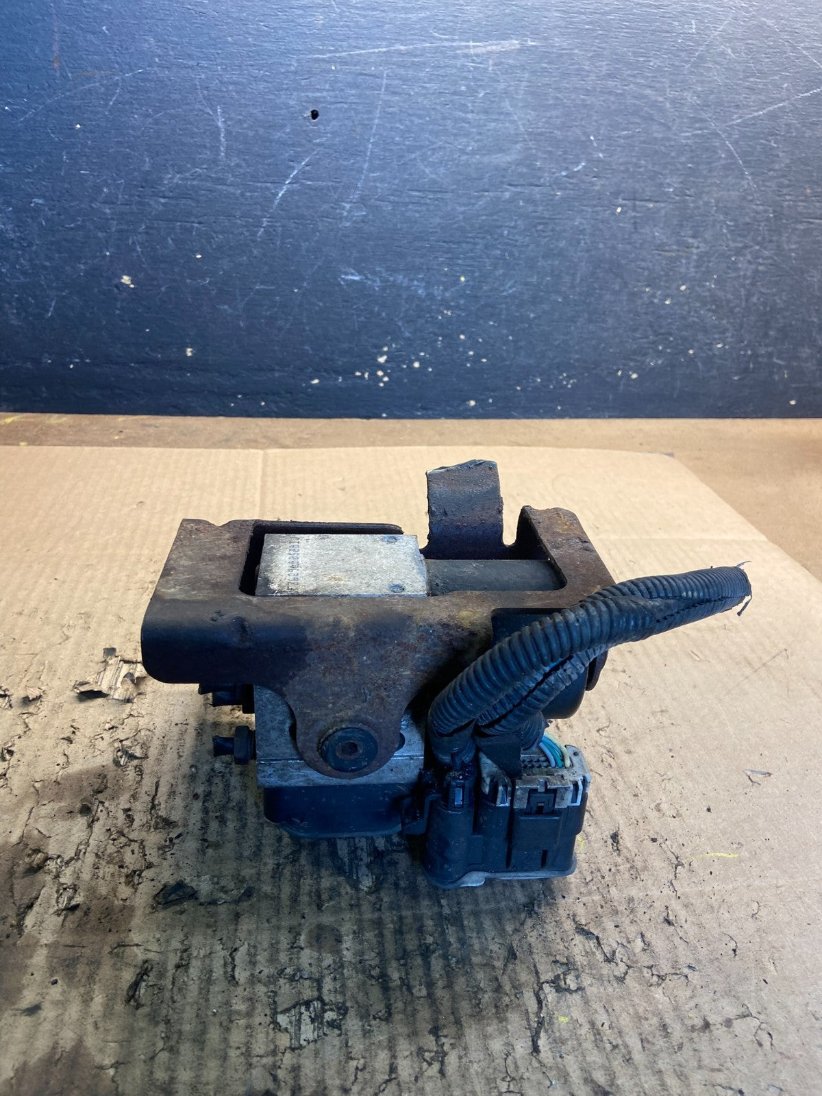 2004-07 GMC Savana Express ABS Brake Pump Control OEM 13567149 Z9021 DG4