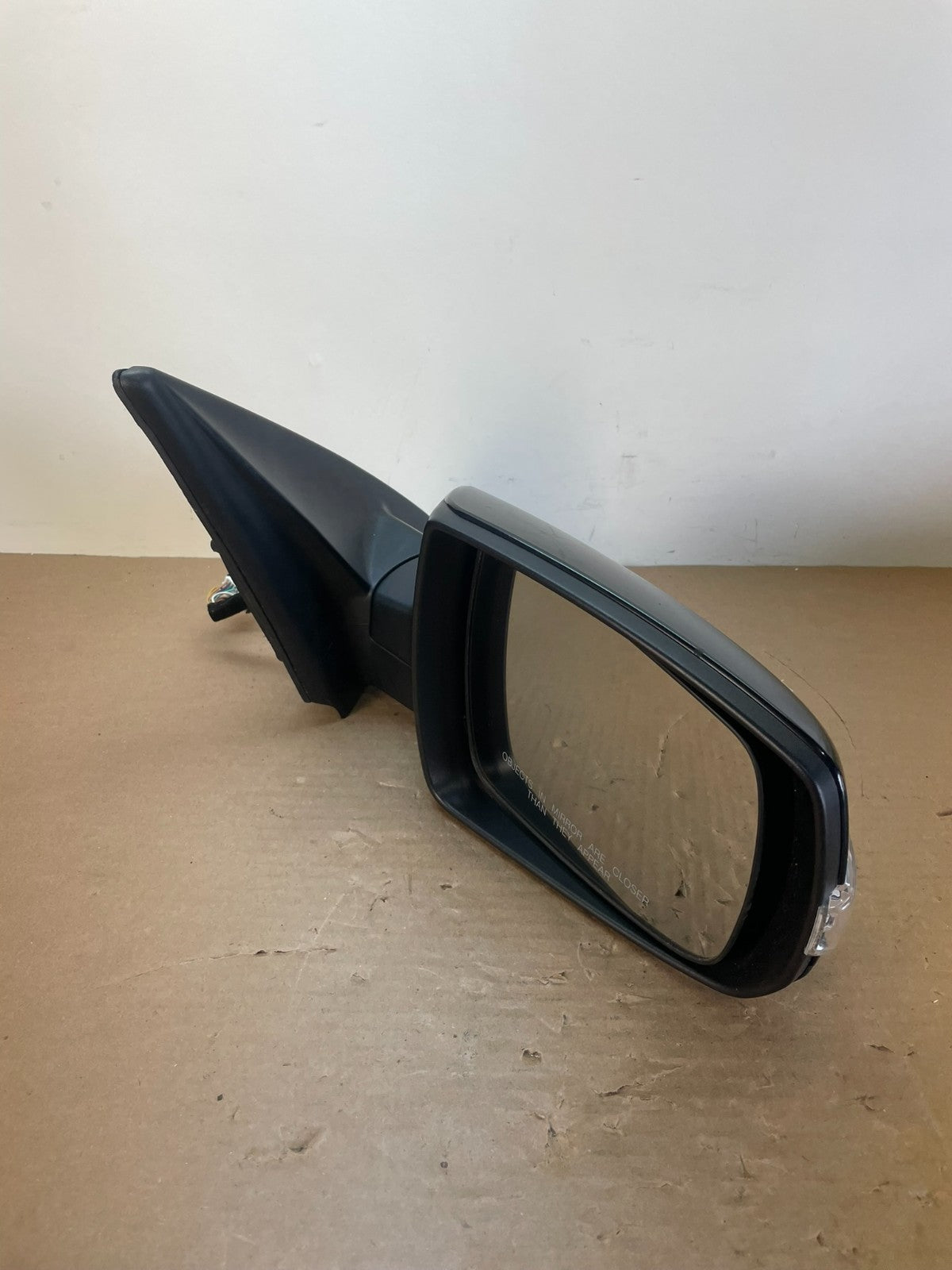 2011 to 2015 Kia Sorento Right Passenger Door Mirror Turn Signal AF5619 DG2