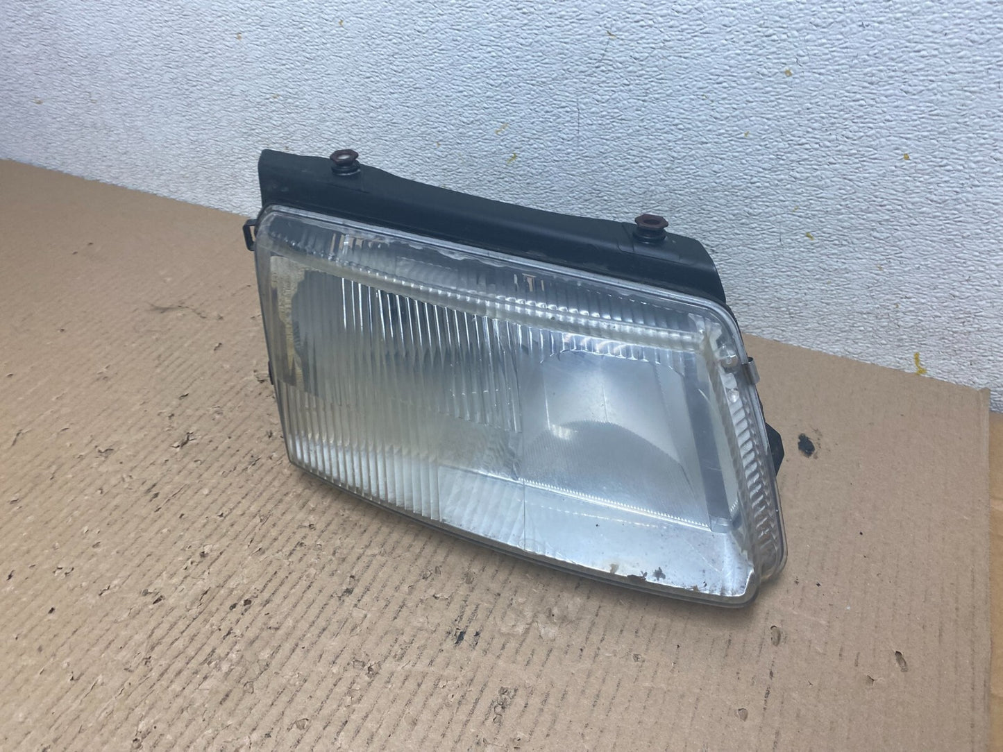 1998 to 2001 Volkswagen Passat Right Side Headlight OEM M9318 DW1