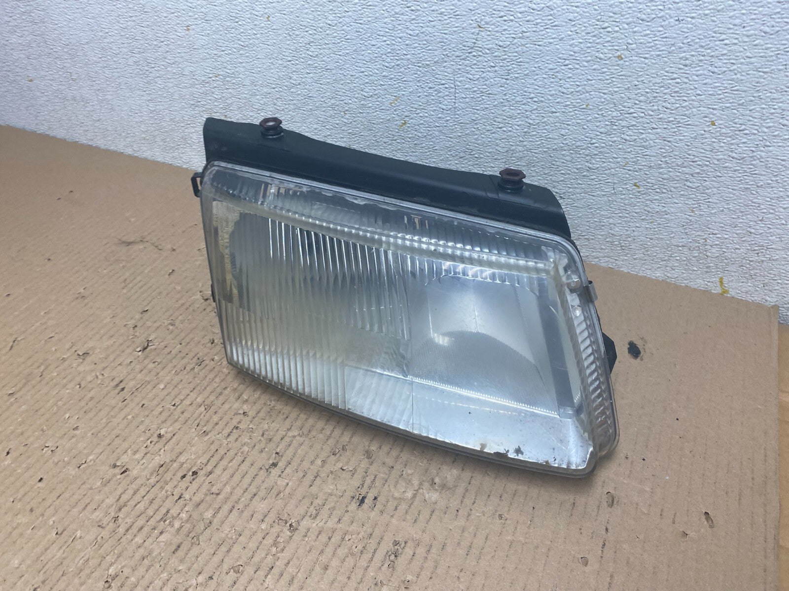1998 to 2001 Volkswagen Passat Right Side Headlight OEM M9318 DW1