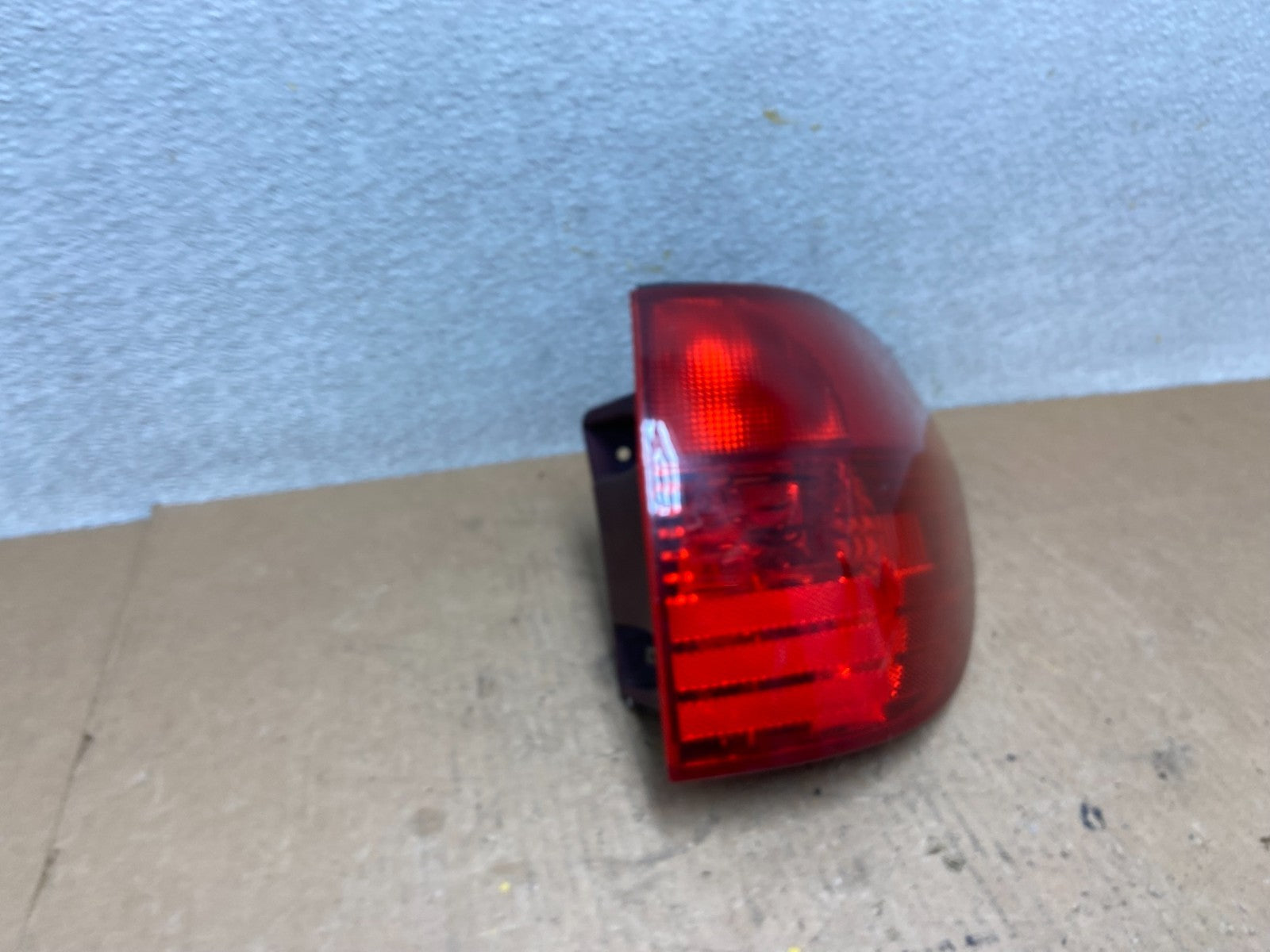2004-2005 Toyota Sienna Right Passenger Rh Side Tail Light TYC Z7799 DW2