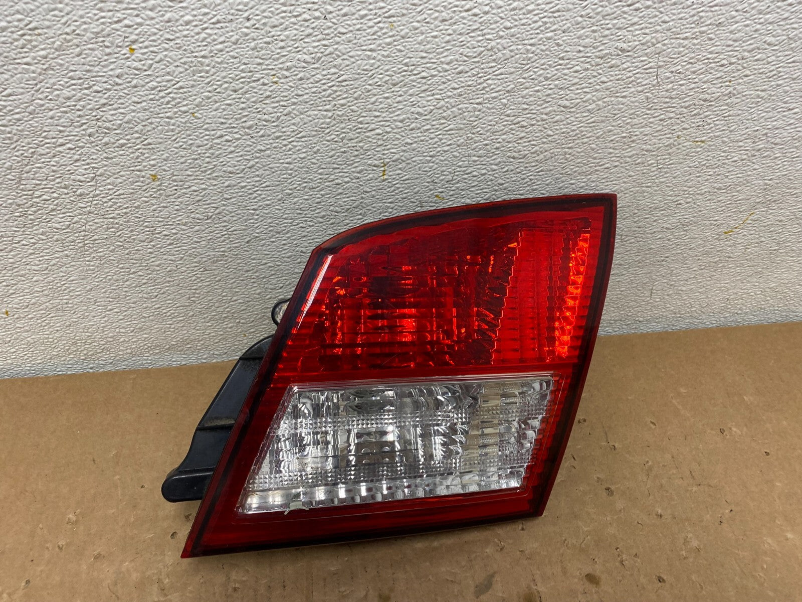 2002-2004 Infiniti i35 Inner Light Right Passenger Rh Side Tail Light OEM D73830