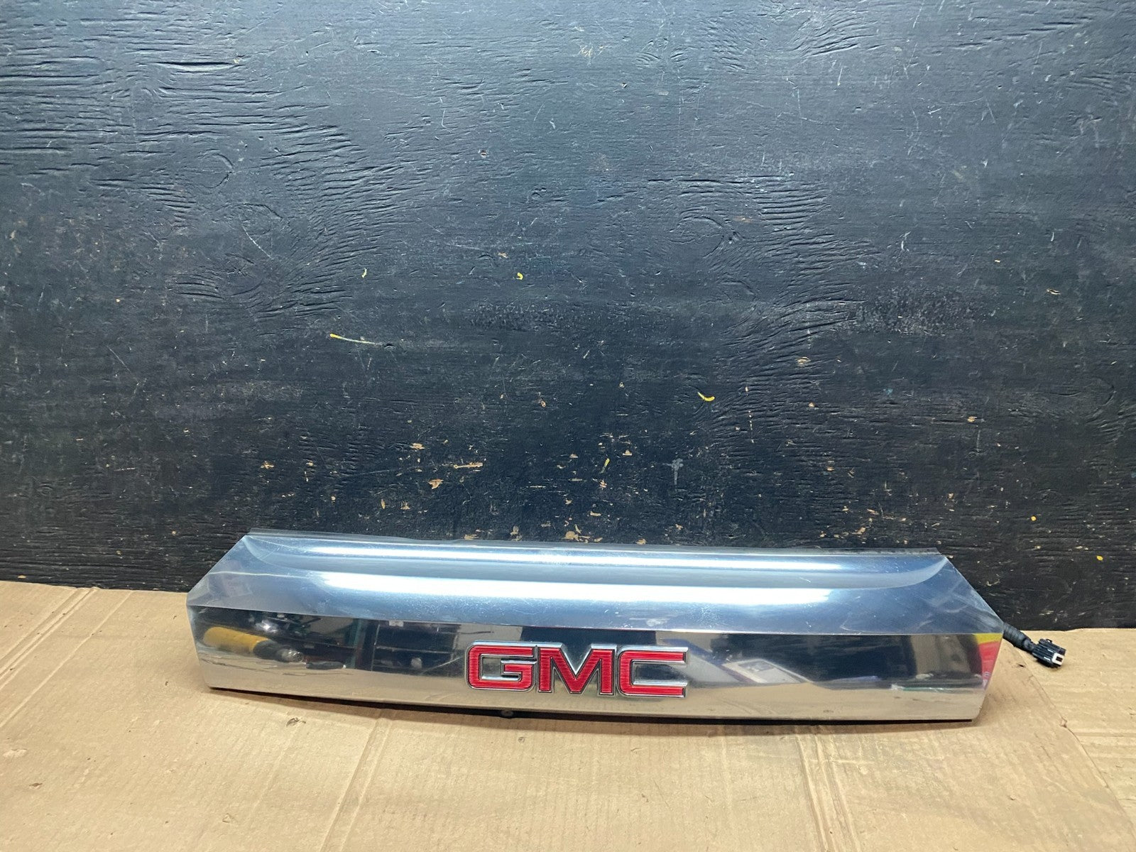 2011-2015 GMC Terrain Tailgate Liftgate Chrome Finish Molding Camera w2089 DG0