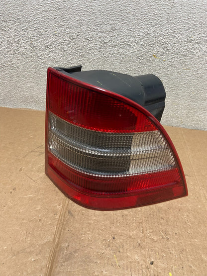 1998 to 2001 Mercedes ML320 ML-Class Right Passenger Rh Tail Light OEM AA1465 PS0
