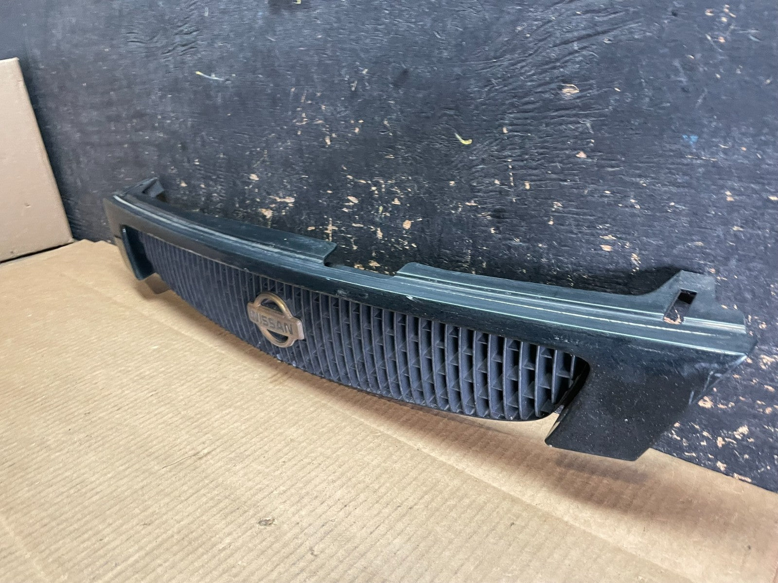 1995 1996 Nissan Maxima Front Upper Grill Grille Oem AA9200 DG2