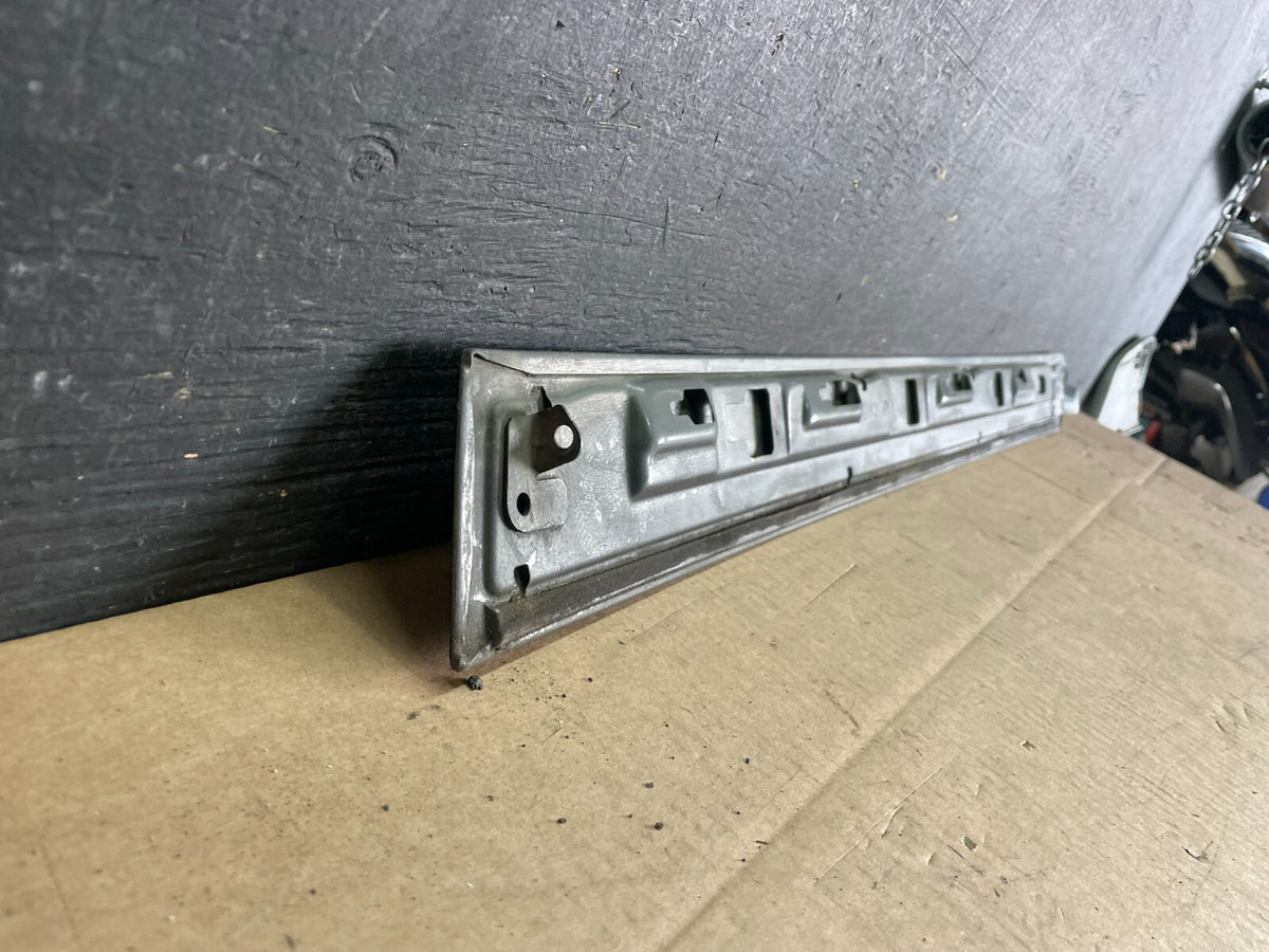 2005 to 2010 Honda Odyssey Right Side Rail Cover Quarter Trim Molding J3912 DG10