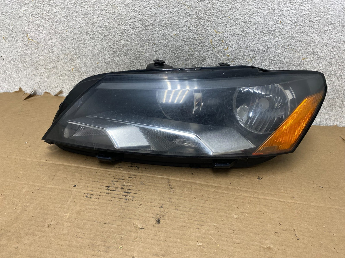 2012-2015 Volkswagen Passat Left Driver LH Side Halogen Headlight AH4099 DW0