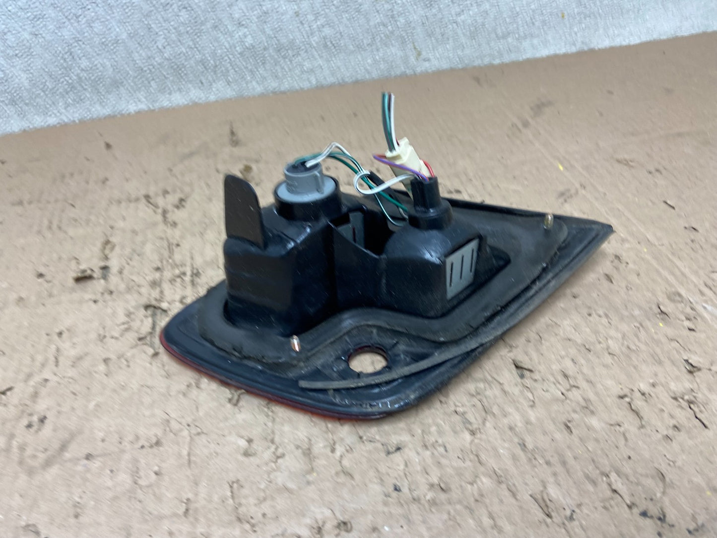 1998-1999 Toyota Avalon Right Passenger RH Side Inner Tail Light OEM Y0439 GD5