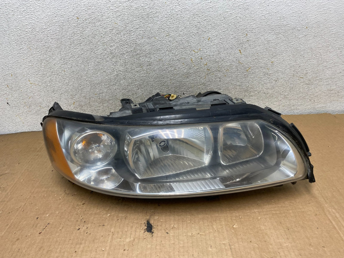 2005 to 2007 Volvo XC70 V70 Right Passenger RH Headlight AI8836 DW0