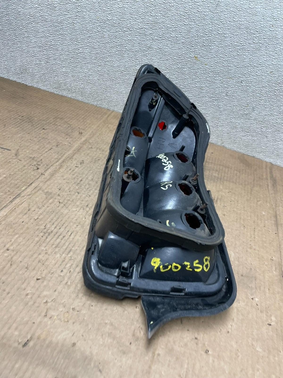 1988 to 1991 Pontiac Grand Prix Right Passenger Side Tail Light AA654610