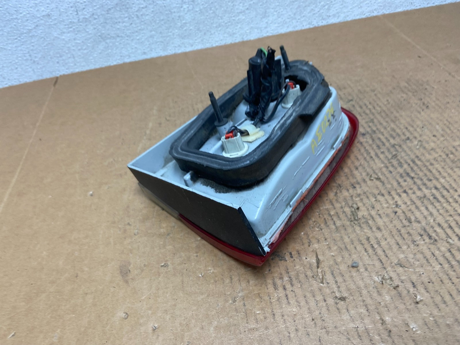 1992 to 1995 Pontiac Bonneville Left Driver Inner Tail Light AE0276 DG4