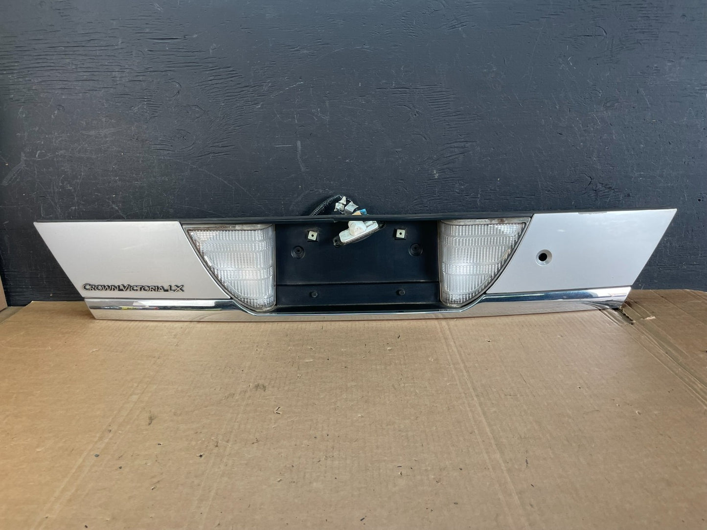 1998 - 2011 Ford Crown Victoria Trunk Rear Garnish License Plate Panel AE8433 DG0