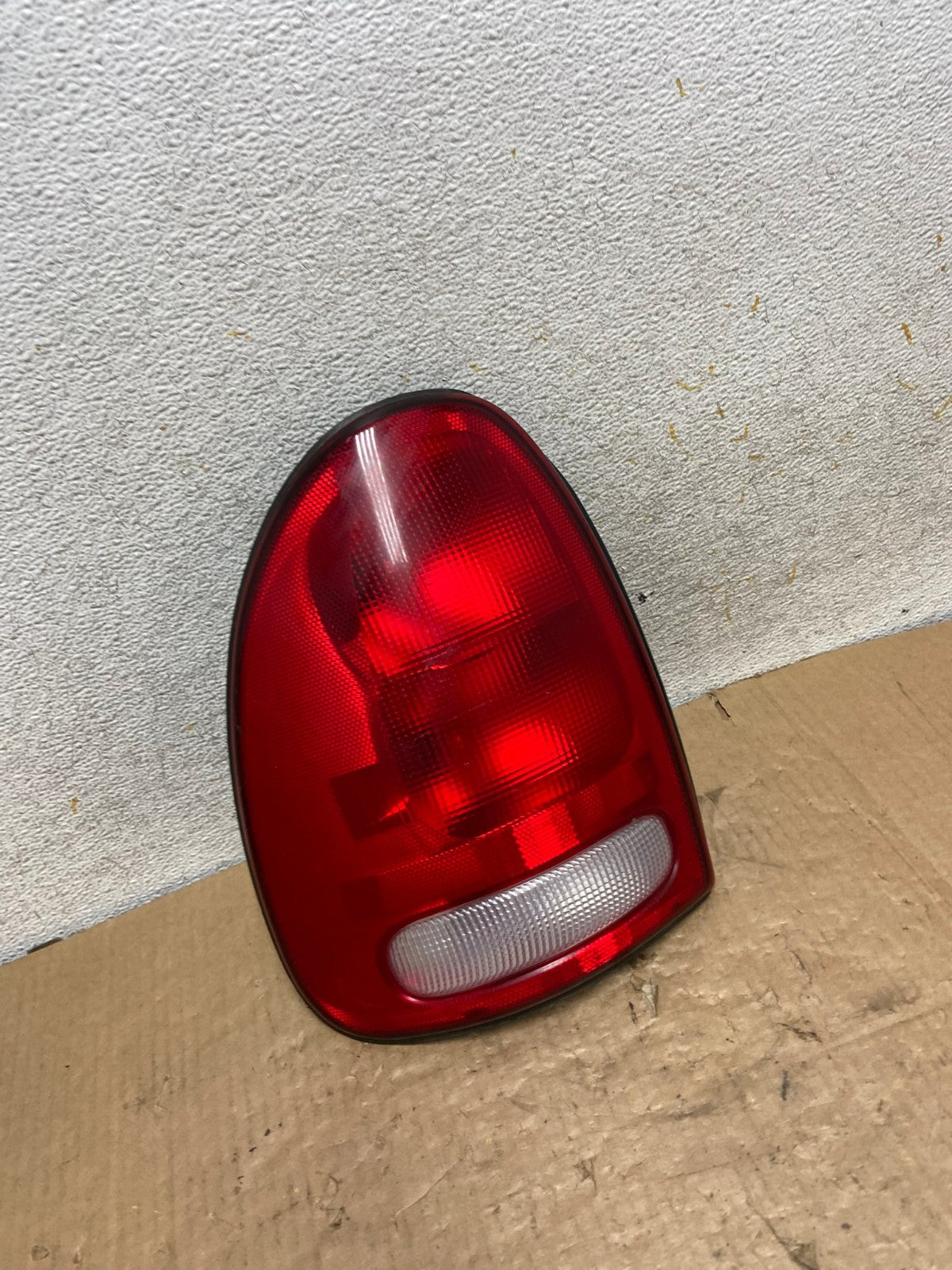 1998 to 2003 Dodge Durango Tail Light Left Driver LH Side AI8218 LK2
