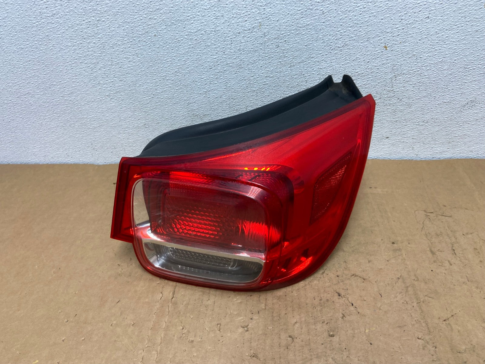 No Led Trim 2013-2015 Chevrolet Malibu Right Passenger Side Tail Light AD1343 LK0