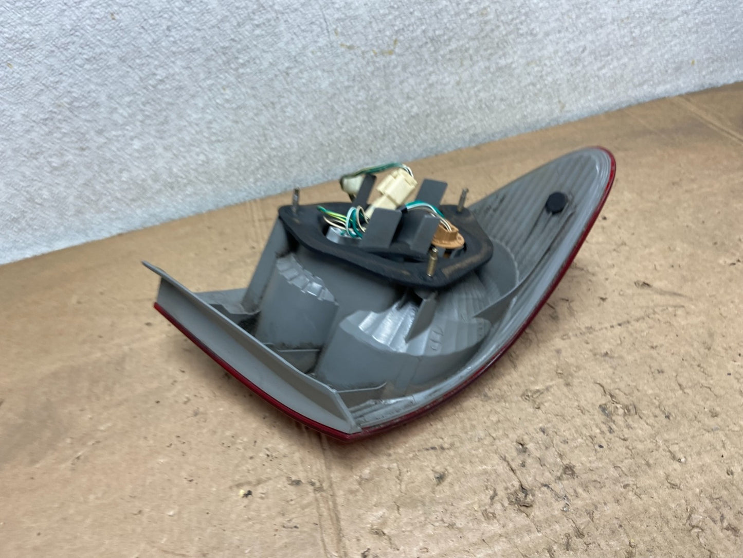 2003 to 2005 Toyota Corolla Right Passenger RH Side Tail Light Oem Y7140 DW5