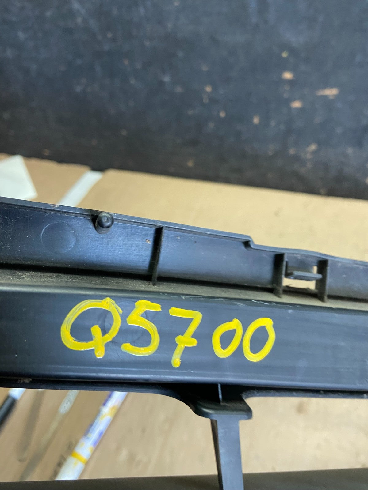 2012 to 2014 Hyundai Accent Front Bumper Lower Center Grille Q5700 DG7