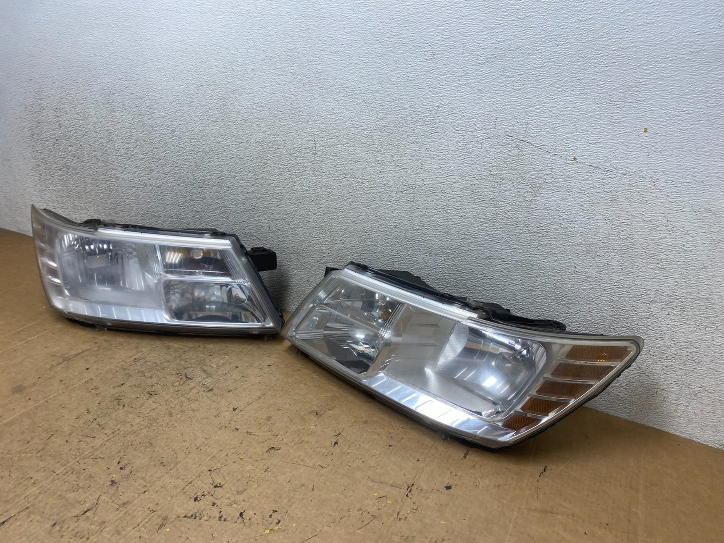 2009 to 2017 Dodge Journey Headlights Left+Right Set Halogen T5222 DW1