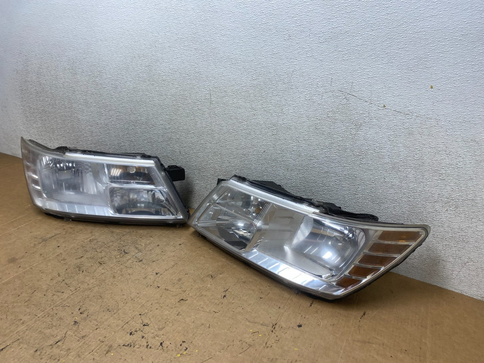 2009 to 2017 Dodge Journey Headlights Left+Right Set Halogen T5222 DW1