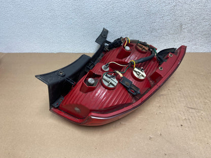 2005 to 2007 Kia Sportage Right Passenger Side RH Side Tail Light AG4640 LK5