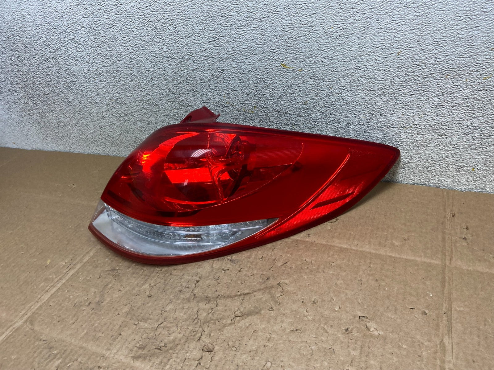 2012 2013 2014 Hyundai Veloster Right Passenger RH Tail light AD1029 LK1