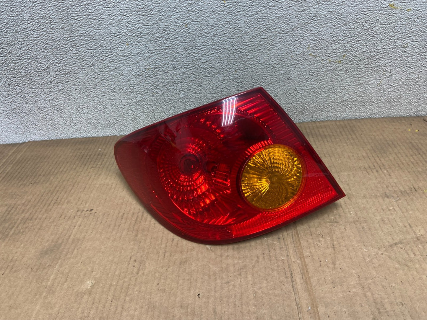 2003 to 2005 Toyota Corolla Left Driver Lh Side Tail Light AA5365 DW0