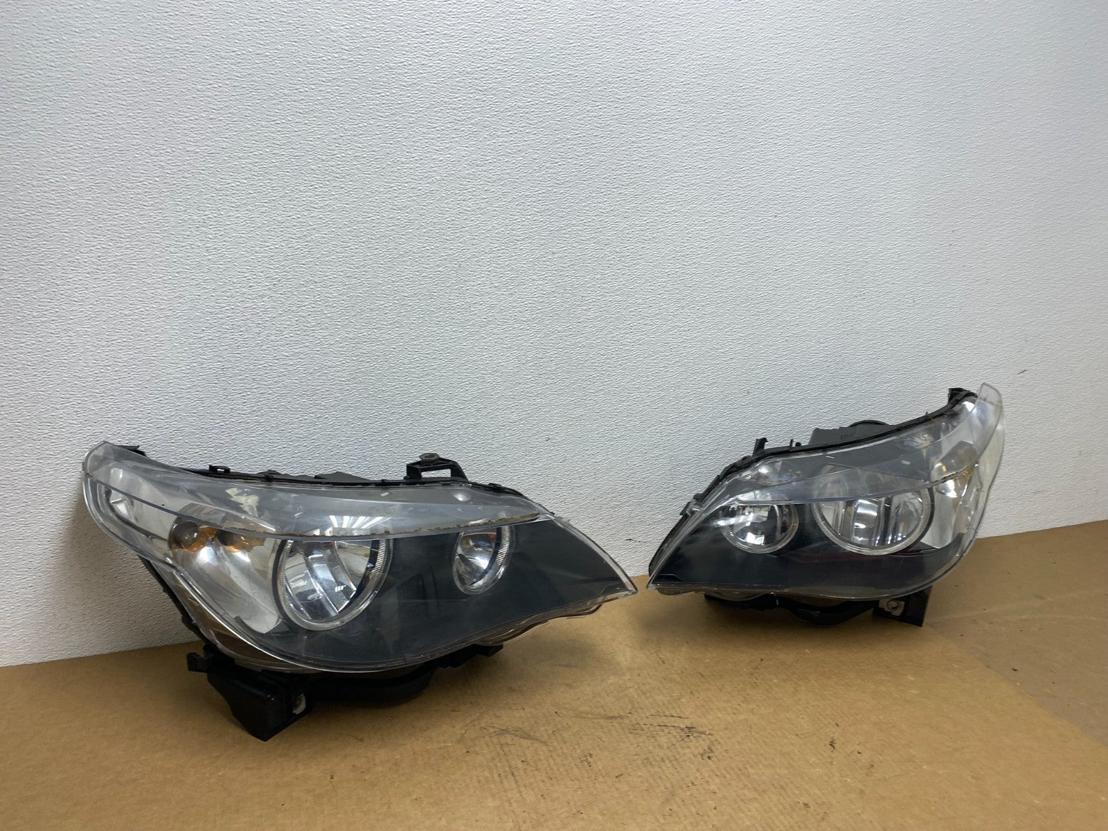 2004 to 2007 BMW 525i 5 Series Left+Right Set Halogen Headlights AC3624 DG2