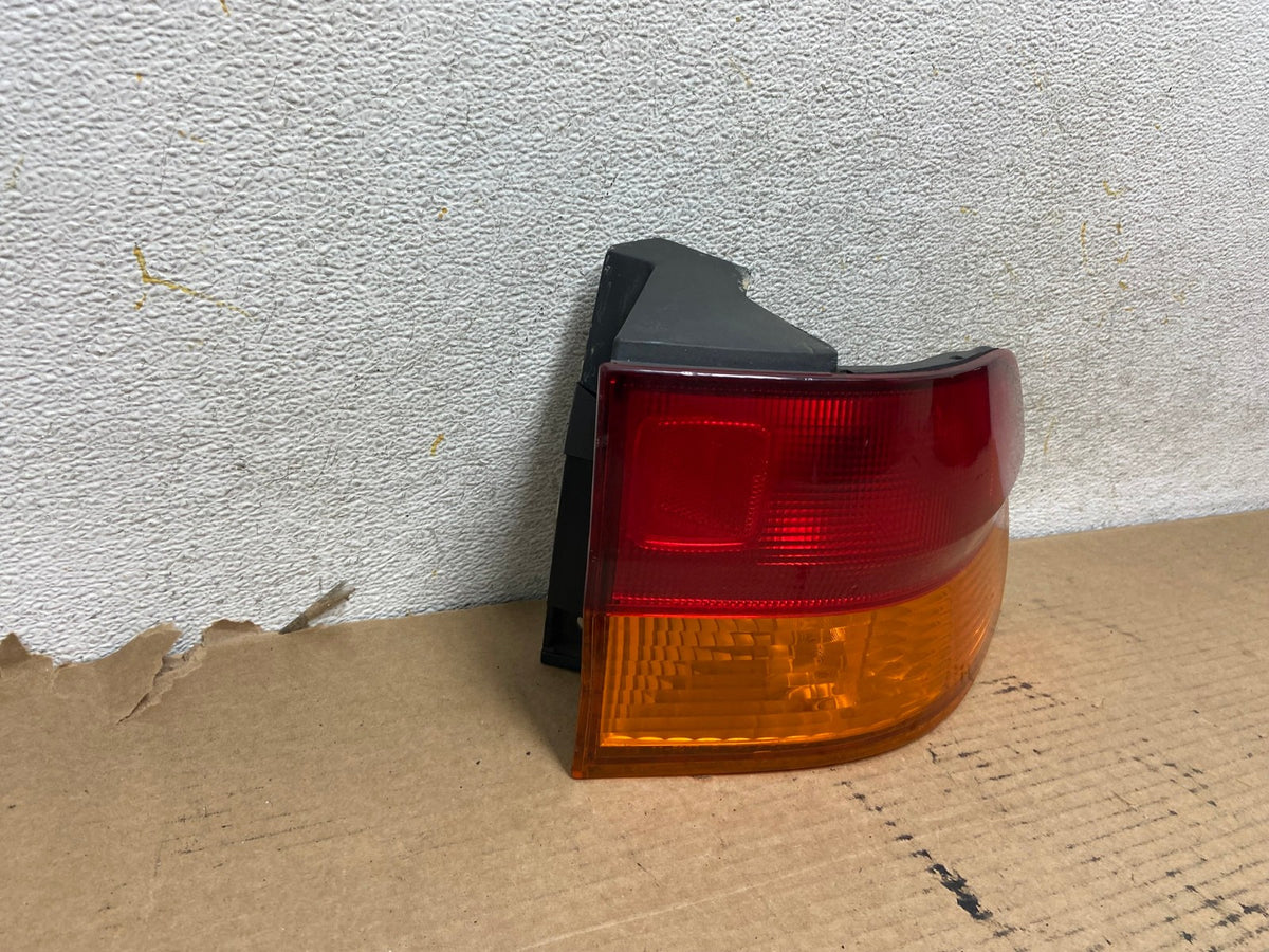 2002 2003 2004 Honda Odyssey Right Passenger Side Tail Light AH4066 LK1