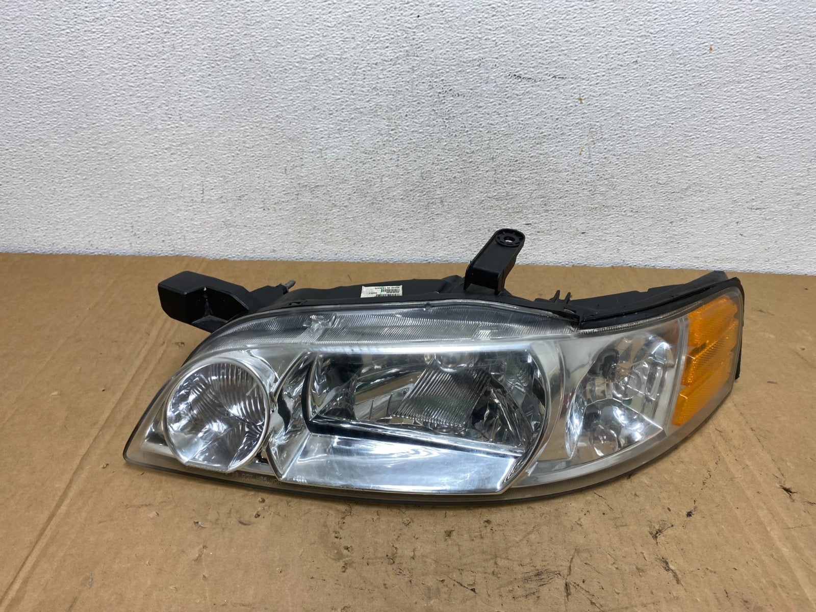 Sedan 2000 2001 Nissan Altima Headlight Left Driver LH AD3046 DW0