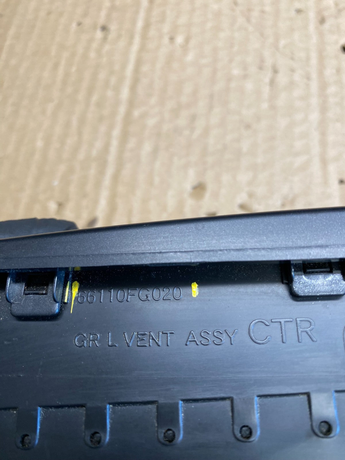 2009 to 2013 Subaru Forester Dash Radio Trim Bezel Center Vent AC9424 DG4