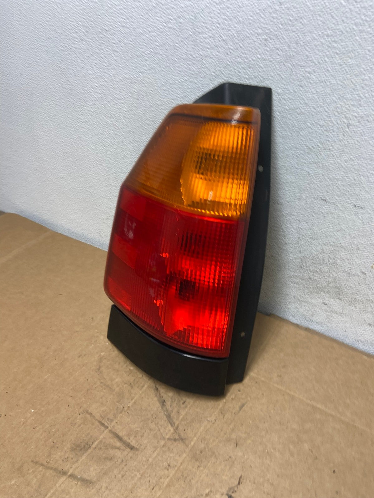 2002 to 2009 Gmc Envoy Left Driver Lh Side Tail Light AD6195 LK1