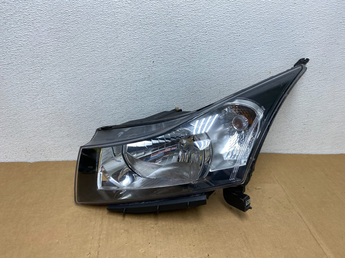 2011 to 2015 Chevrolet Cruze Halogen Left Driver LH Side Headlight AC8424 DW0
