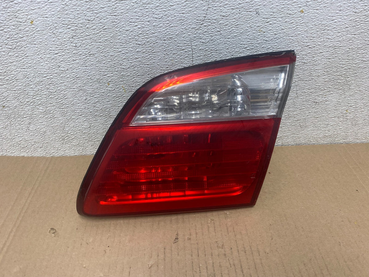 2000-2001 Infiniti i30 Right Passenger Side Tail Light Inner I5987 DW0