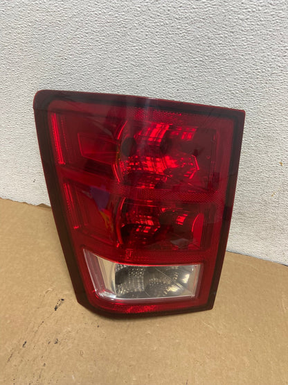 2005 to 2006 Jeep Grand Cherokee Left Driver Side Lh Tail Light AG2017 LK0