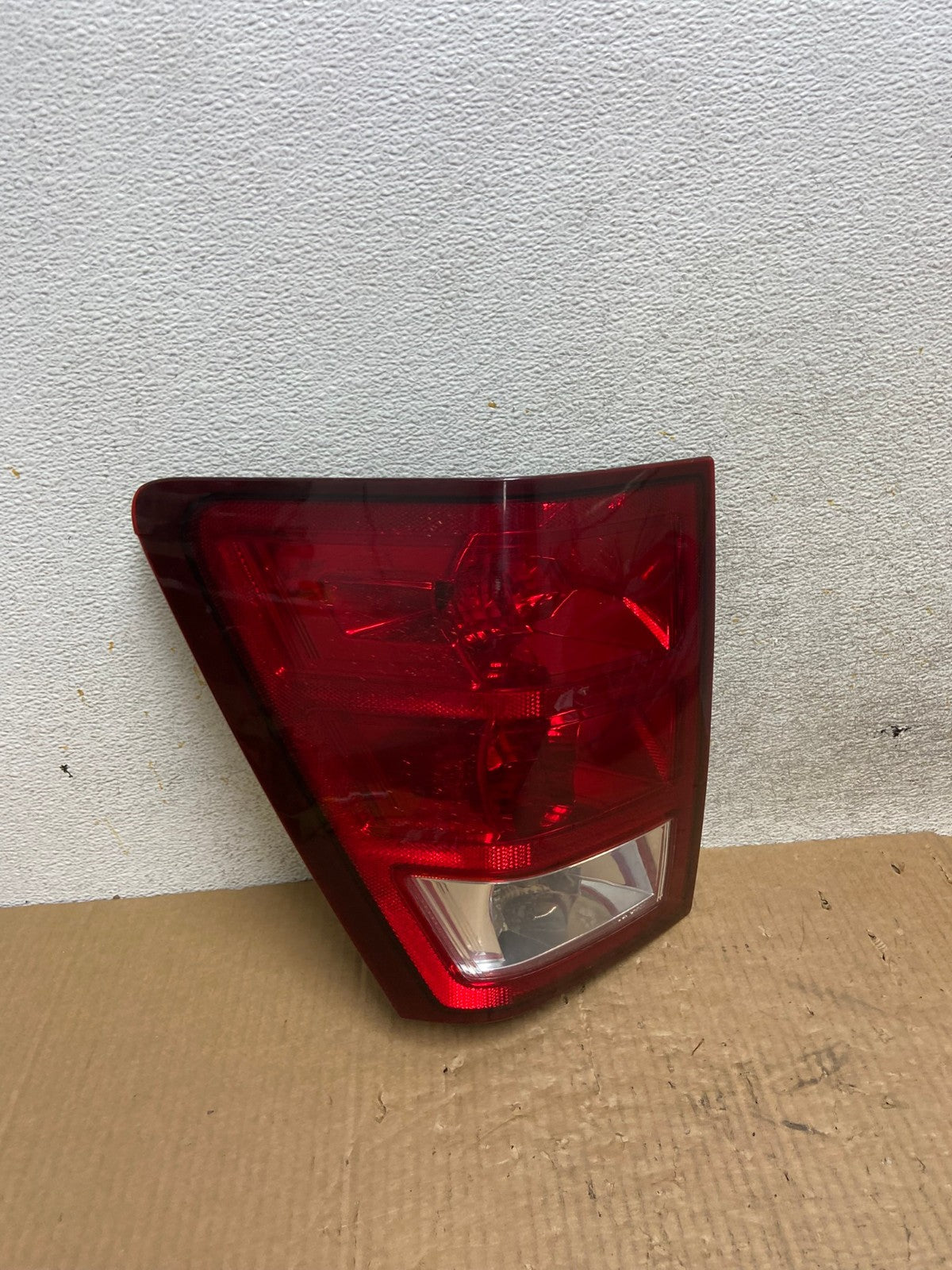 2005 to 2006 Jeep Grand Cherokee Left Driver Side Lh Tail Light AI6603 LK2