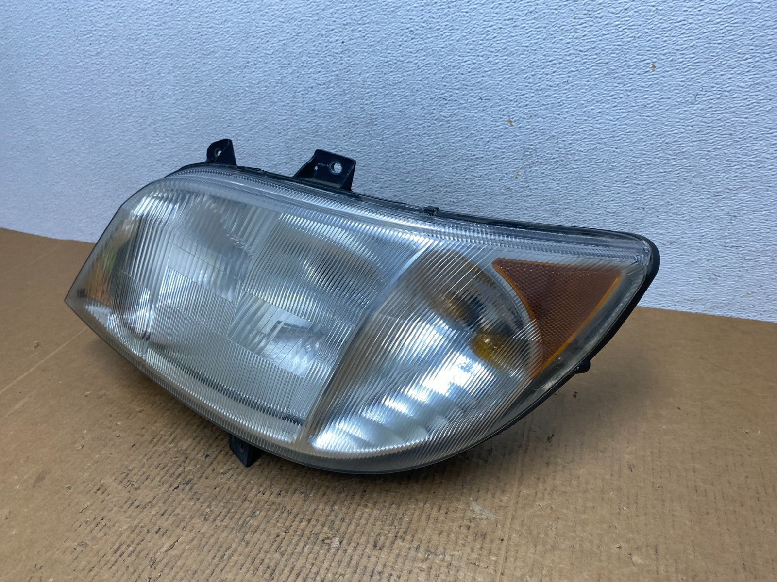 2005 to 2006 Mercedes Sprinter Headlight Left Driver Side Halogen AA9856 DG1