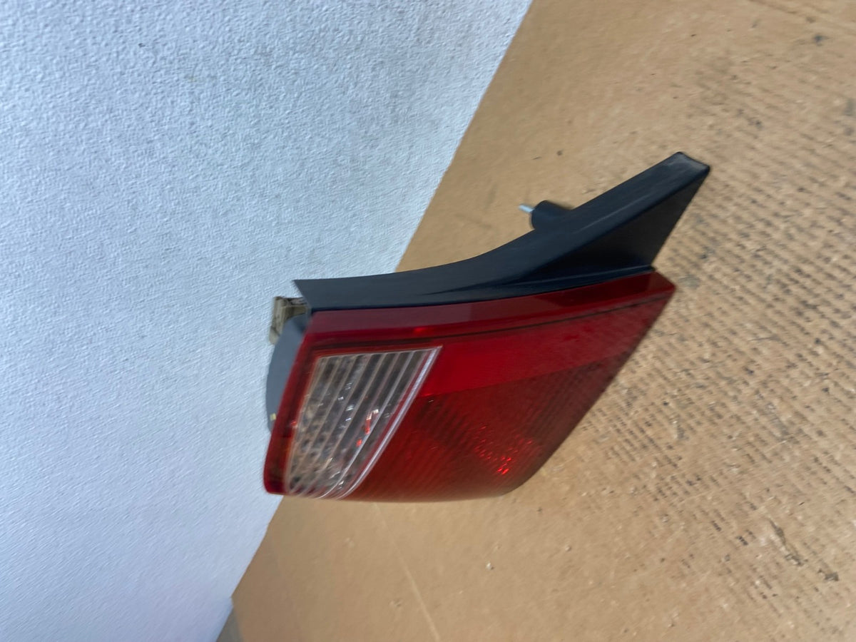 2005 2006 2007 Ford Focus Sedan Left Driver Side Tail Light AE0416 LK1