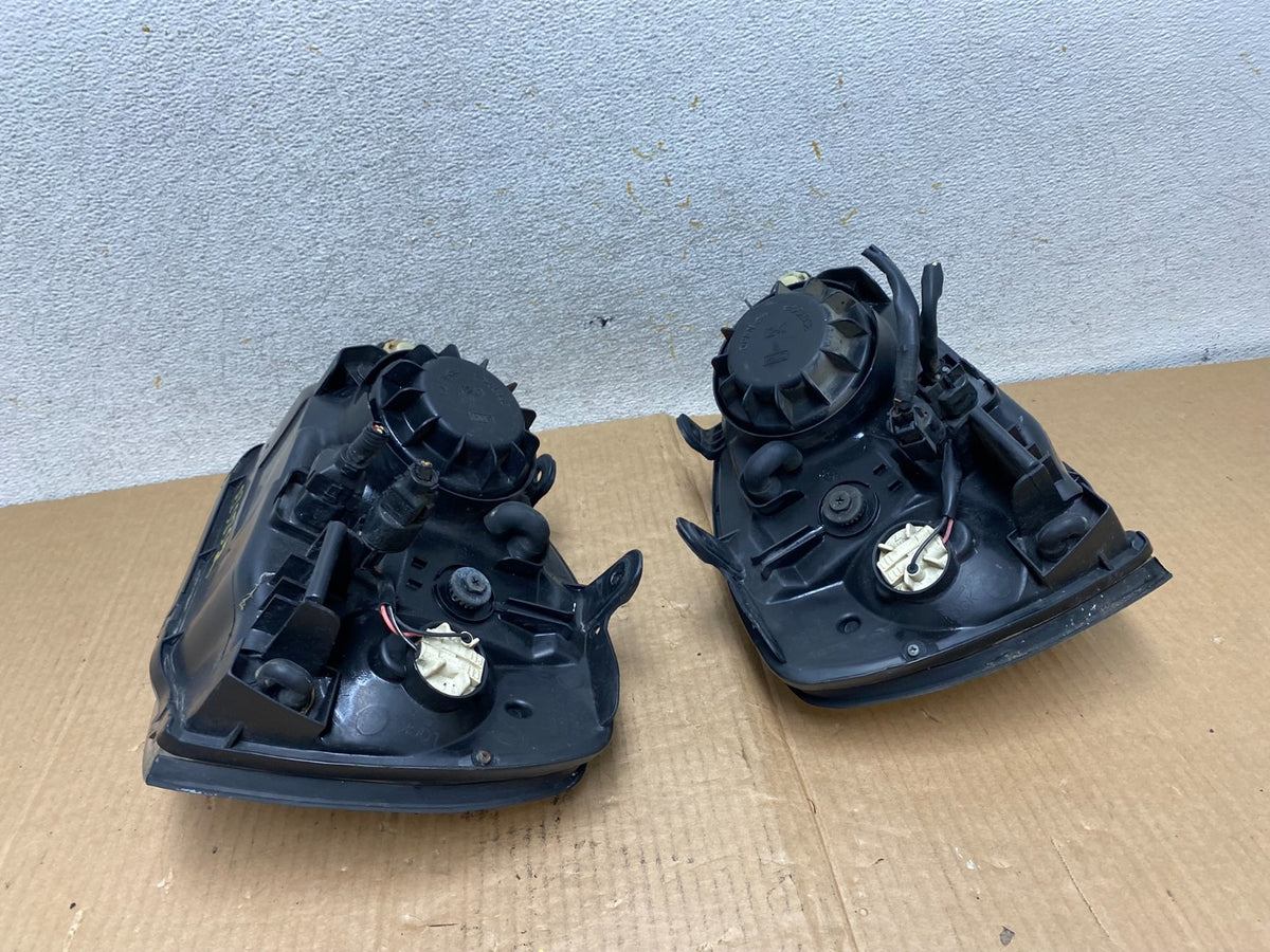 2001-2003 Hyundai Santa Fe Left+Right Headlights Halogen AI5852 DW9