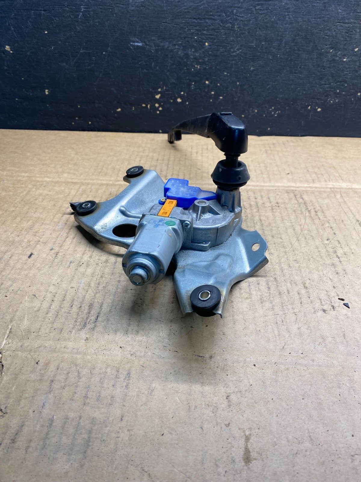 2010 to 2014 Subaru Legacy Outback Rear Wiper Motor AB39714