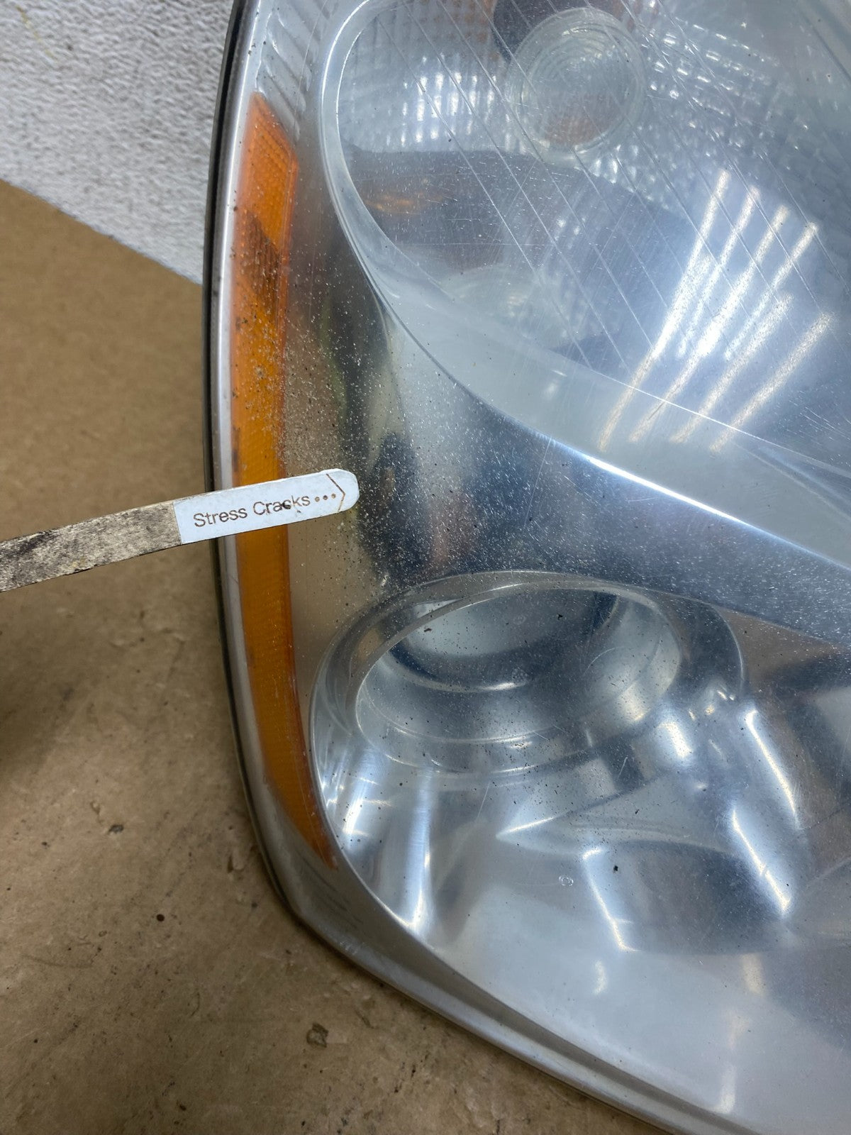 2008-2012 Kia Sedona Right Passenger RH Side Headlight Halogen AI3411 DW4