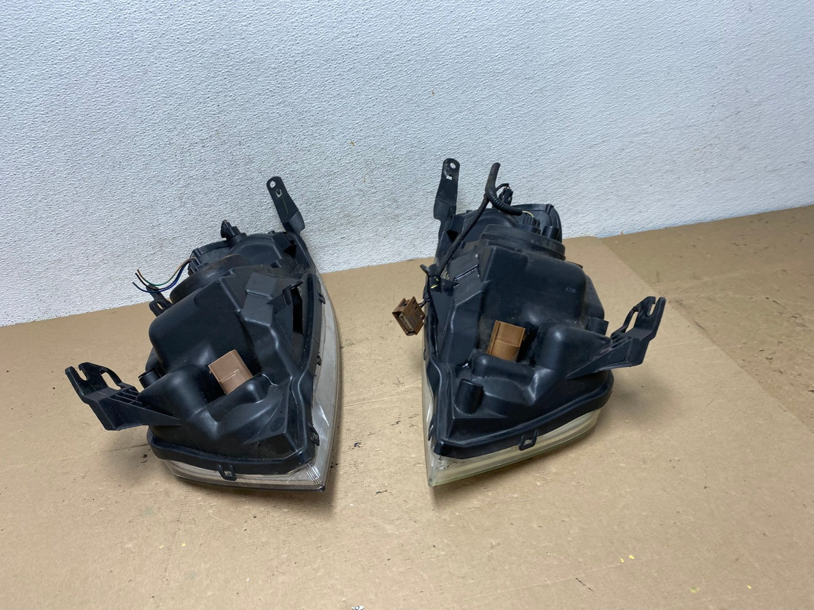 2005 to 2007 Mercury Mariner Left+Right Side Halogen Headlights AF4628 LK9