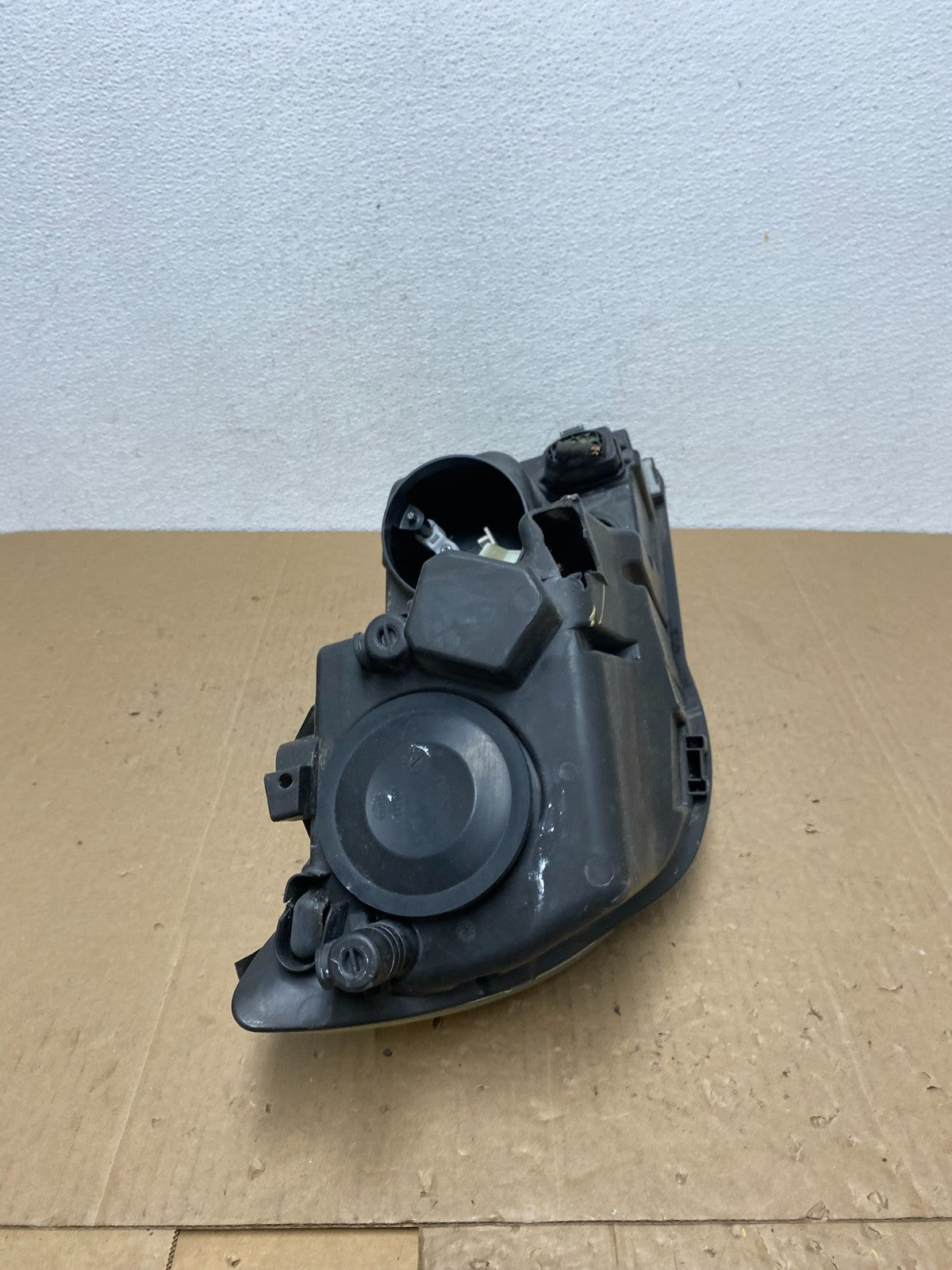 2009 to 2011 Volkswagen Tiguan Left Driver LH Halogen Headlight AC5788 DW9
