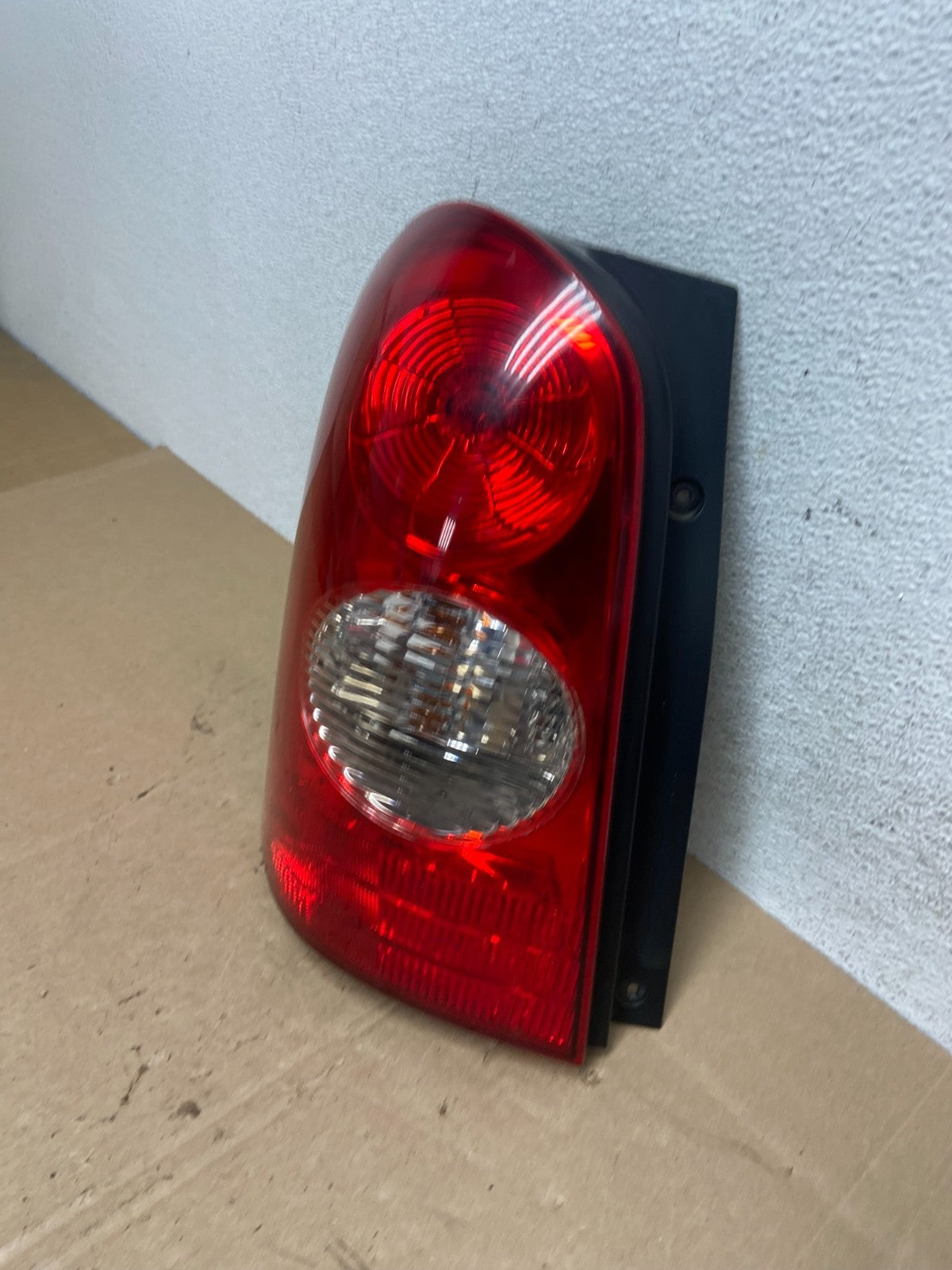 2002 to 2003 Mazda Mpv Left Driver LH Side Tail Light AE6000 DW1