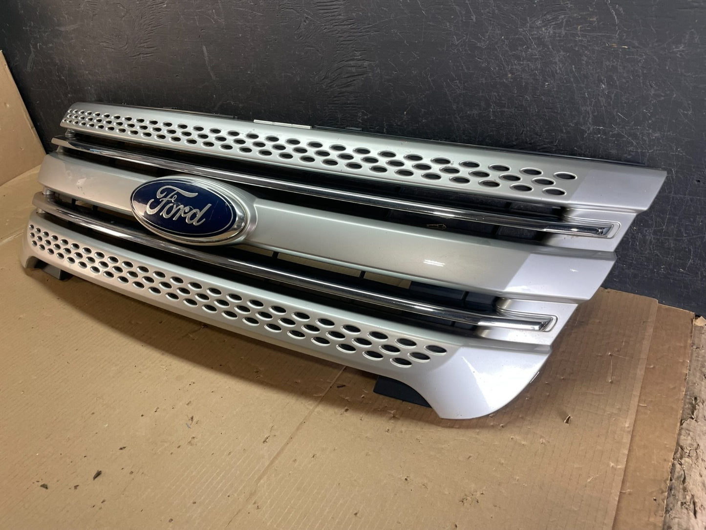 2011 to 2015 Ford Explorer Upper Front Grill Grille AE3610 DG1