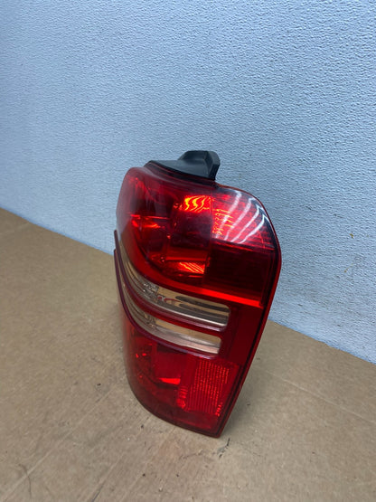 2001 2002 2003 Toyota Highlander Right Passenger RH Tail Light TYC AD6058 DW1