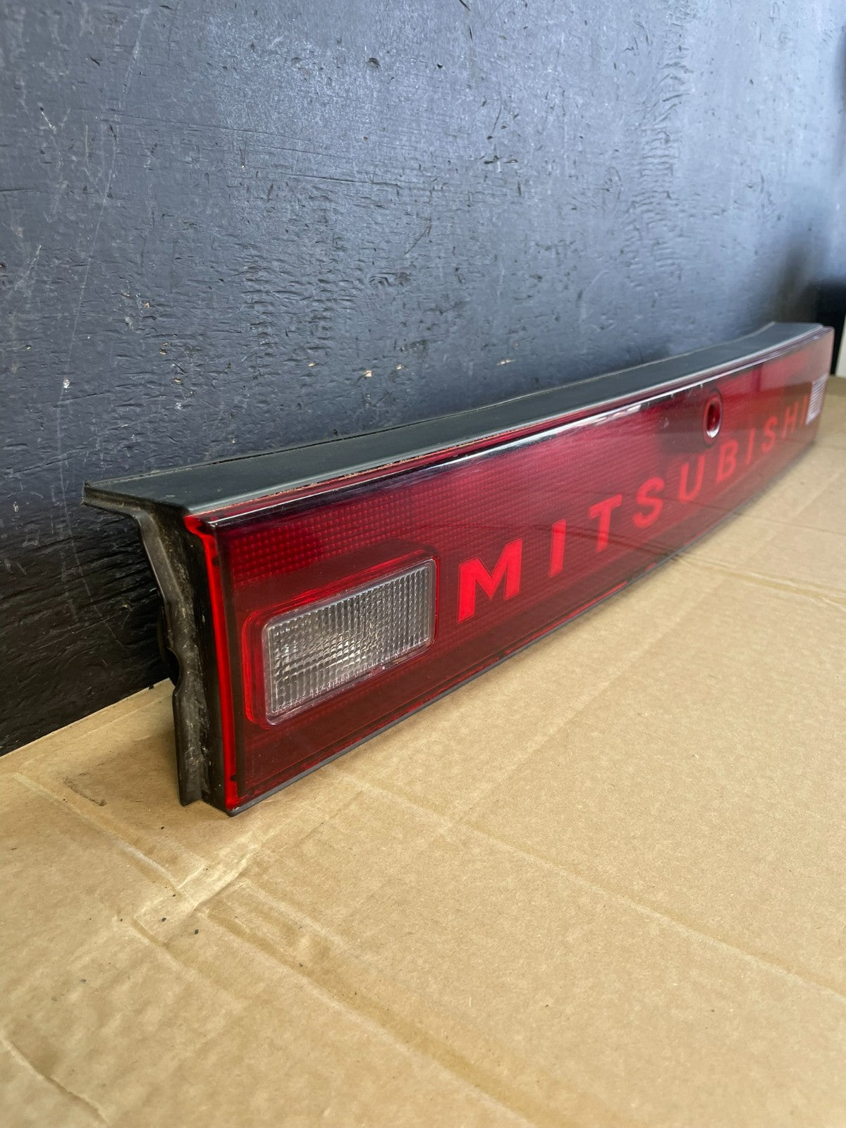 1994 Mitsubishi 3000 GT Tailgate Bootlid Trim Molding Cover Reflector 132375982