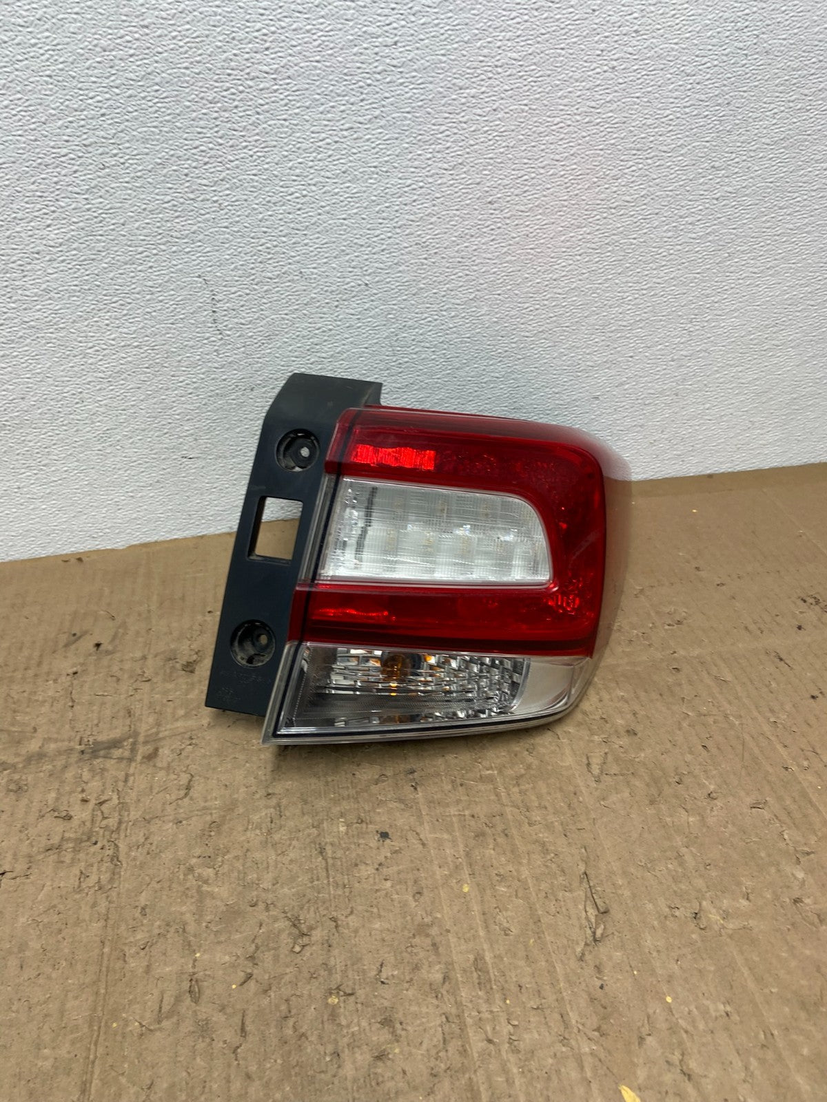 2018 to 2021 Subaru XV Crosstrek Right Passenger RH  Tail Light Oem ac0246 DG0