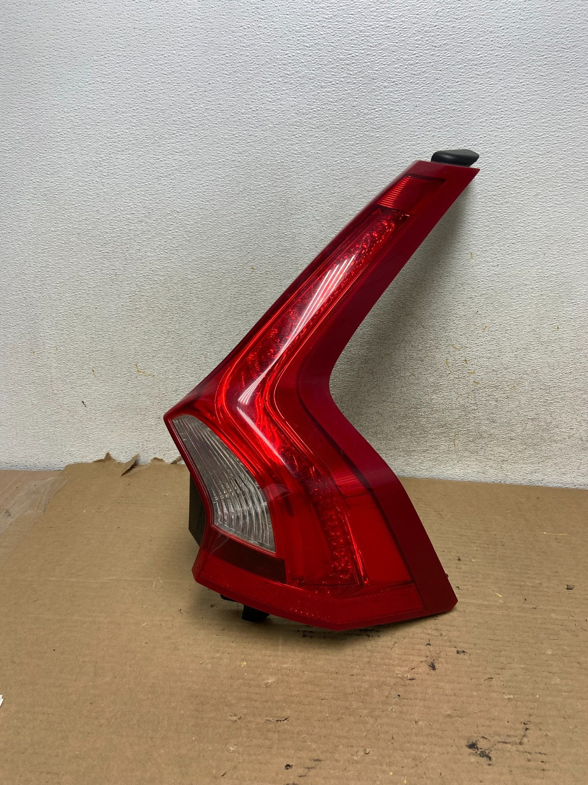 2015 to 2018 Volvo V60 Right Passenger RH Tail Light AH4154 DG0